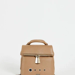 Ryggsäck oanvänd. Helt ny. - Ryggsäck ny priset är 2639kr. Jag säljer 600kr