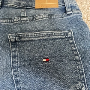 Tommy hifiger shorts 🤍💕 - Nu säljer jag mina Tommy shorts helt oandvända och prislappen och allt är kvar ❤️ dom är äkta! Dom är köpta på NK i gammla stan 🤍💕 