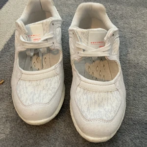 Adidas BoIS women - Storlek 40. Dom är som nya använda vid  endast 2 tillfällen.