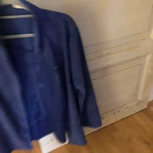 Cappuccino skjorta - Ny och vacker blå skjorta 