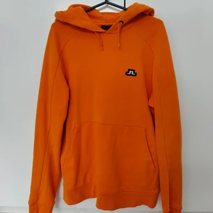 J.Lindeberg hoppare - Jag har använt den bara några gånger. Hopparen är i en perfekt skick!