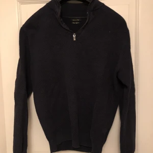 Massimo dutti tröja - Skit snygg halv zip tröja från Massimo dutti. Säljer den då den är för liten