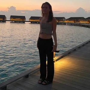 slutsåld zara topp! - första bilden är lånad! Funderar på att sälja min superfina topp ifrån zara. Använd ett fåtal gånger men i fint skick!💞