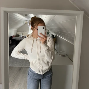 ziphoodie - Superskön ziphoodie i storlek xs. Gott skick, säljer då den inte används längre 🤍 80kr + frakt