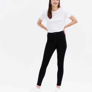 High waisted skinny jeans  - High waisted skinny jeans från new look. Storlek 34, mycket stretch. Har används 2 gånger, de är tyvärr för små för mig nu. Original pris 413 kr 