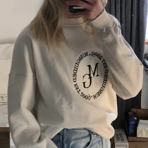Missguided tröja - Nyskick, aldrig använd, köpt från Missguideds hemsida, odinarie pris 359kr, stl. 36 (S). (Frakt tillkommer ca. 60kr)