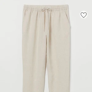 Linne byxor  - Säljer dessa linnebyxor från hm i storlek s knappt använda pågrund av att ja inte kännt mig bekväm i dom nypris är 300 ja säker för 170