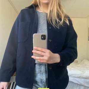 Jacka - Jacka från uniqlo vill kolla intresset för den. Storlek xs herr så den sitter perfekt oversize