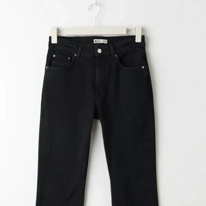 Gina tricot jeans  - Säljer dessa för att de är för små för mig! Dem är så fint skick! Köpte för 399kr! Och säljer för 100kr + frakt! Dom är i storlek XS🙌