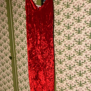 Strl s  - En hel ny klänning. 