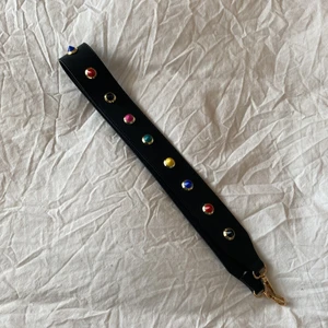 Väsk band  - Ett super coolt Väsk band, köpt för ett tag sedan men super fint o bra skick! Funkar o sätta på alla väskor❤️