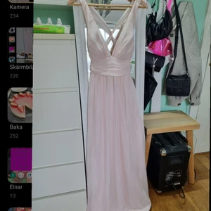 Nelly eve  - Nelly eve klänning i rosa (2 sista lånade bilder)  strl 36