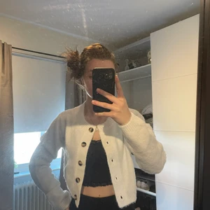 Kofta  - Fått i present. Har aldrig använt. Prislapp finns kvar (Tredje bilden). Från HM