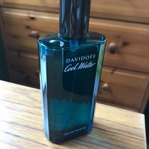 Davidoff Cool Water - Davidoff Cool Water eau de toilette. Endast använd fåtal gånger. 125 mL. Fräsh doft med inslag av mint, trä och mysk.  💙 Frakt ingår inte.