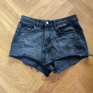 High waist jeans shorts i storlek 40, säljs pga för små