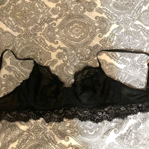 Bralette - Fin spetsbh från Lindex i strl 75B! Aldrig använd! Nypris: 400kr   Mitt pris: 70kr + frakt 66kr 💕 