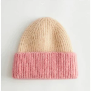 Mössa - Säljer denna mössa från and other storys, aldrig använd