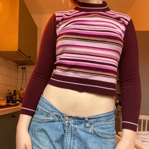 Söt topp - Söt varm topp i stickat material! Randig och varm, liten polo. 