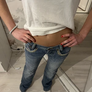 Diesel jeans  - Säljer dessa diesel jeans med coola fickor!💕