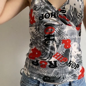 Tröja - Coolt linne. Använt några gånger men inget man märker på. 