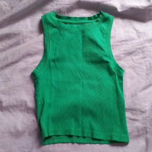 Grön lopp - Grön topp. Sjönt matrial. Storlek xs. 