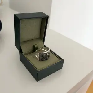 Säljer denna assnygga ring, helt ny! 💕 frakt kostar 14 kr! 💕