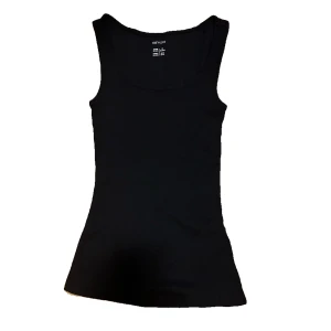 Linne - Fint basic svart linne. Aldrig använt så inga defekter💞Storleken sitter som en XS men är även stretchig.