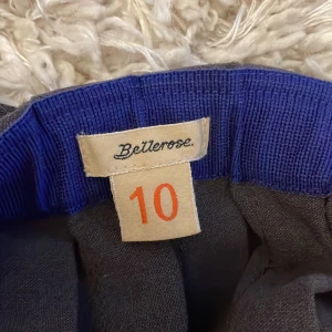 Bellerose kjol grå lång - JÄTTE skön och väldigt bra tyg, inte min styl men fin