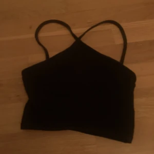 Svart linne - Ett svart jätte fint linne från h&m storlek Xxs 🖤säljer av att storleken är för liten💚