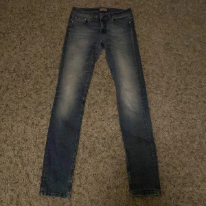 Skinny jeans - Storlek small