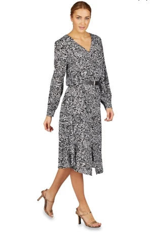 Michael Kors /Klänning M - Mkt gott skick. Inköpt 2022. Midiklänning. Svart,grå och vit. Ord. pris ca 2 700 kr. 