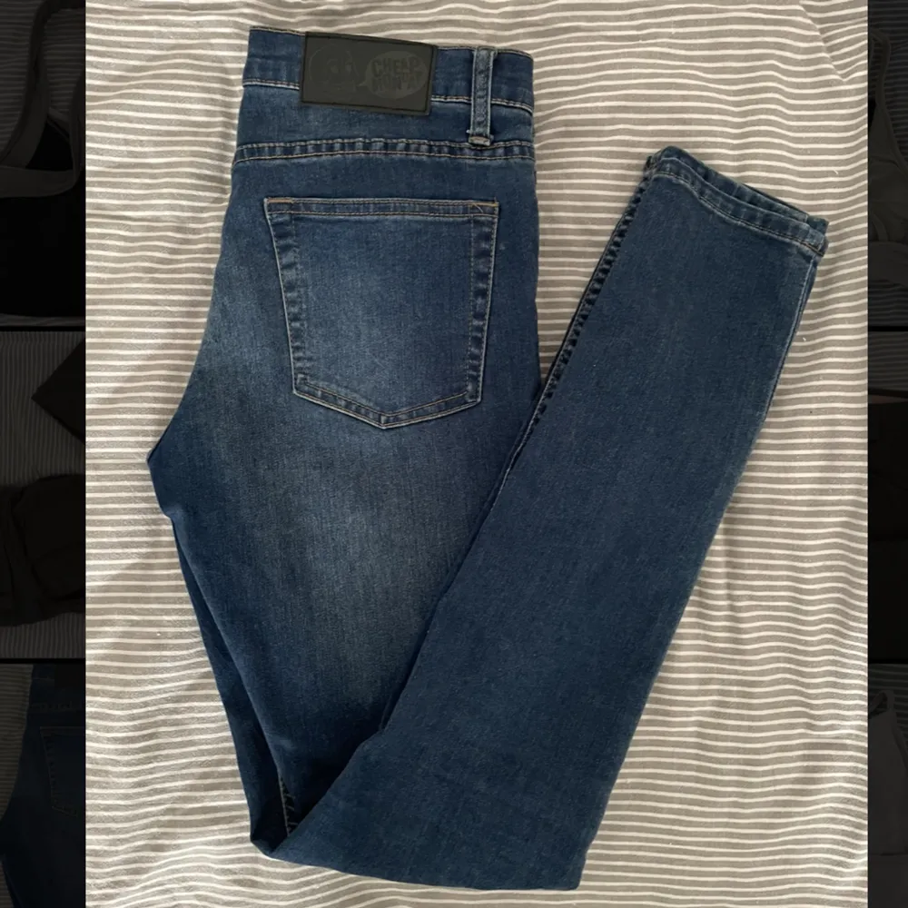 Med/low cut jeans. Sparsam använd. . Jeans & Byxor.