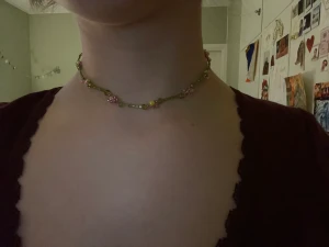 Floral necklace - Söt handgjort halsband med småblommigt🌷🌷FRAKT:10kr