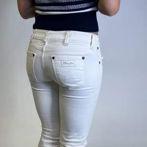 Vita snygga Wrangler jeans utan defekter!🫶🏼