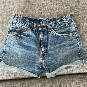 Levis 517  vintage shorts strl 32/32 (som en 34/36:a) - Jättesnygga Levis shorts vintage style. Strl 34/36