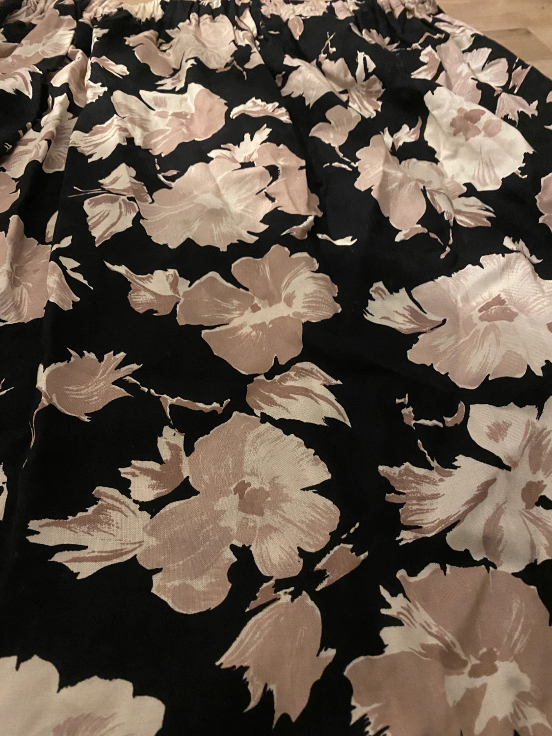 Blommig långkjol!  Med en liten slits  - 90