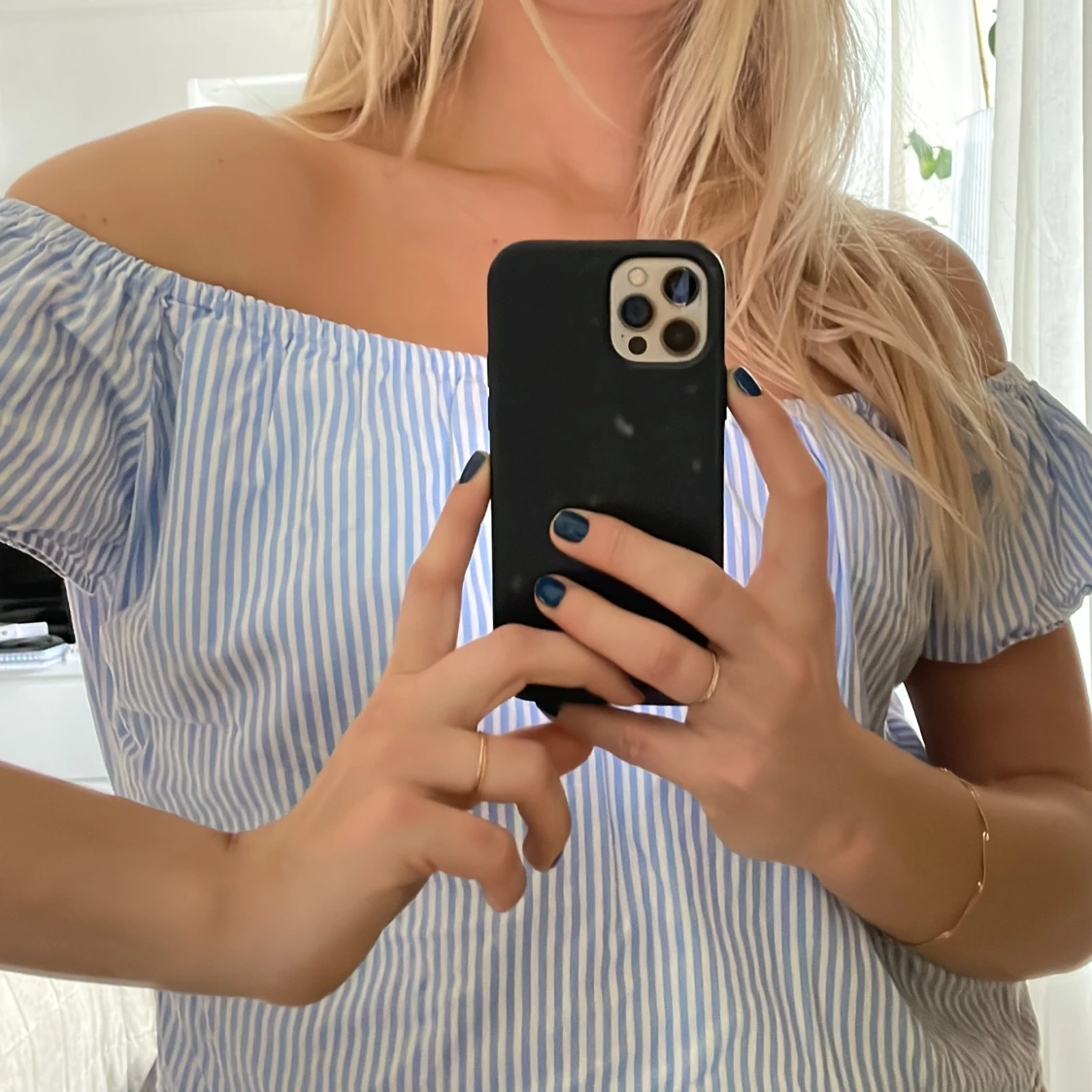 Supersöt offshlulder topp💙