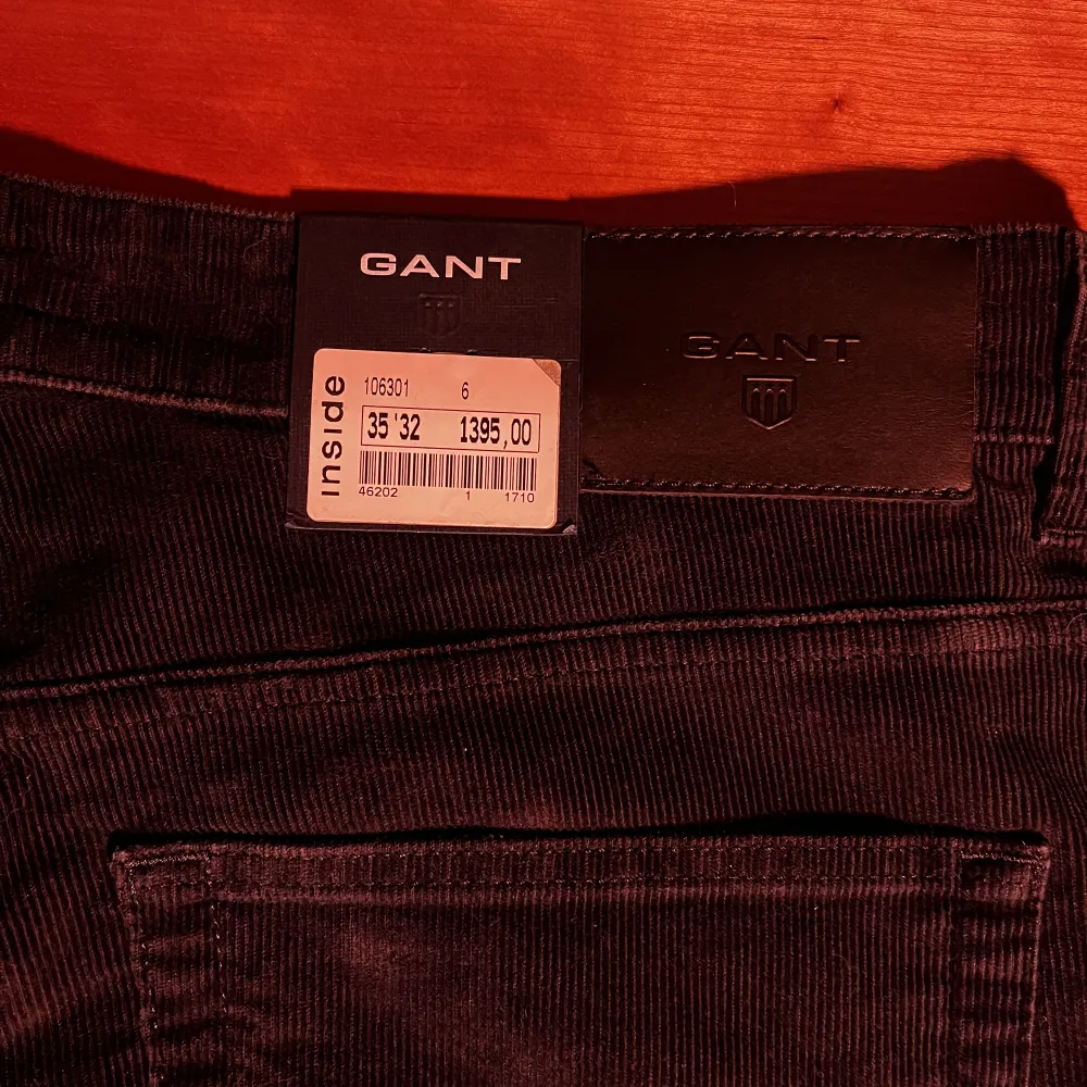 Ett par helt oanvända Gant Manchester brallor. Köpta på Inside i Kalmar (se prislapp på 3e bilden). Jeans & Byxor.