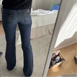 diesel jeans - lågmidjade diesel jeans! passade tyvärr inte mig då jag köpte dem här på plick (bilder är från förra säljaren)💗pris kan diskuteras 💞 midja: 75, innerben: 83 