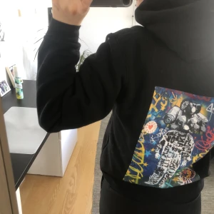 Hoodie  - En hoodie ifrån the cool elephant som är använd fåtal gånger💗 nypris 600kr