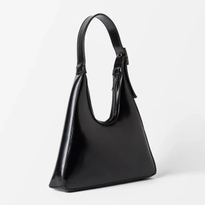 Carin Wester KYLIE väska - Säljer min Carin Wester väska. Den är i bra skick trots använt en del. Nypris 499:-