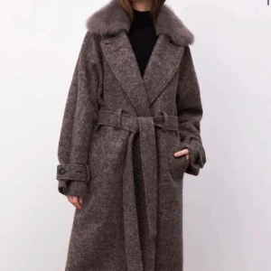 Meotine kappa - Storlek S/M, köpt för 5200:-, använd en gång. Brun/grå med päls. 