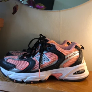 New Balance  - Andvända endast en gång. Säljer pga för små. 
