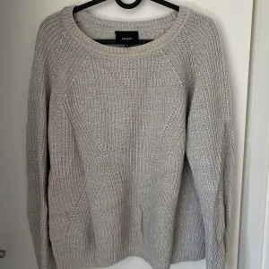 Stickad tröja - Stickad tröja, knappt använd!