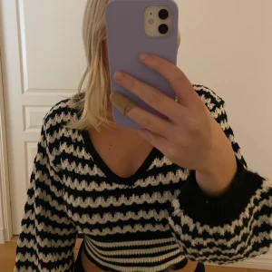 Stickad randig tröja  - Stickad randig tröja!🤍