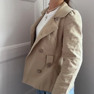 Kappa!! - Sååå fin kappa perfekt till hösten! I superfint skick🍁🍁🍁