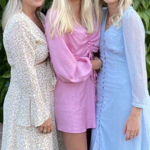 Klänning - Säljer den rosa klänningen! Fint skick, passar xs-m💗