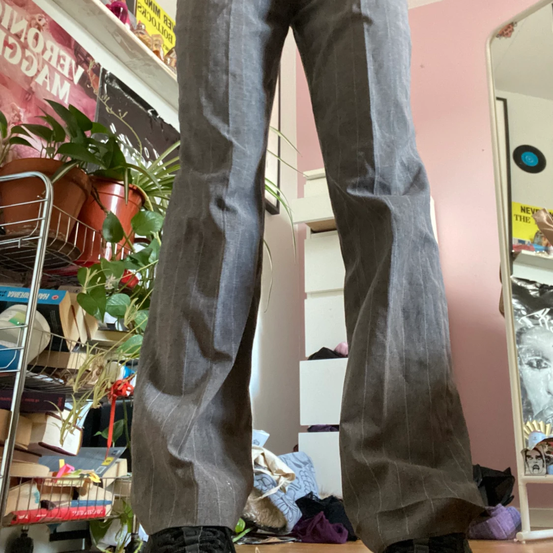 Gråa kostymbyxor - 90