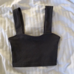 Linne - Ett linne från H&M som inte bävandes längre då det är förlitet men har knappt använts så är nästan nytt💗