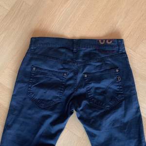 Dondup jeans utan slitage, 9/10 cond. Nypris ca 2200kr  Skriv vid intresse!